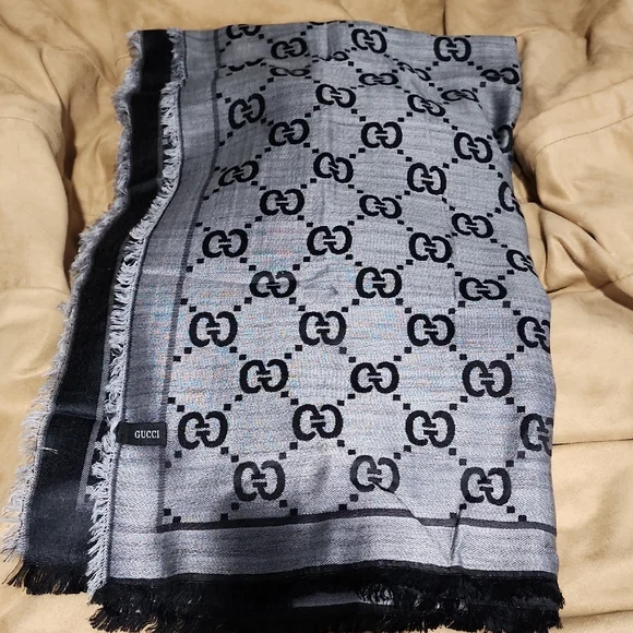 Gucci Black and Gray Scarf - Picture 2 of 3